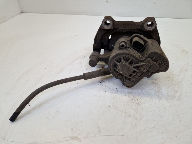 bontott VW GOLF VII Jobb hátsó Féknyereg Munkahengerrel