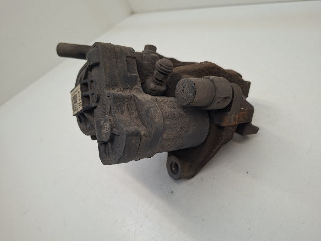 bontott VW GOLF VII Jobb hátsó Féknyereg Munkahengerrel