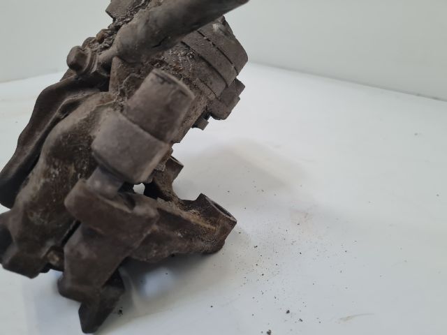 bontott VW GOLF VII Jobb hátsó Féknyereg Munkahengerrel