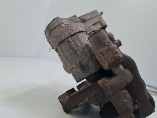 bontott VW GOLF VII Jobb hátsó Féknyereg Munkahengerrel