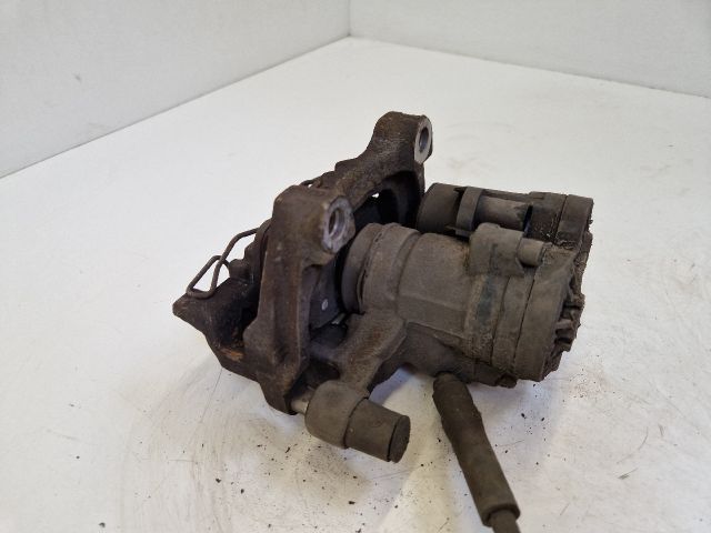 bontott VW GOLF VII Jobb hátsó Féknyereg Munkahengerrel