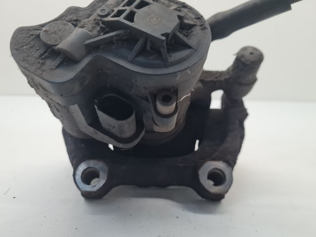 bontott VW GOLF VII Jobb hátsó Féknyereg Munkahengerrel