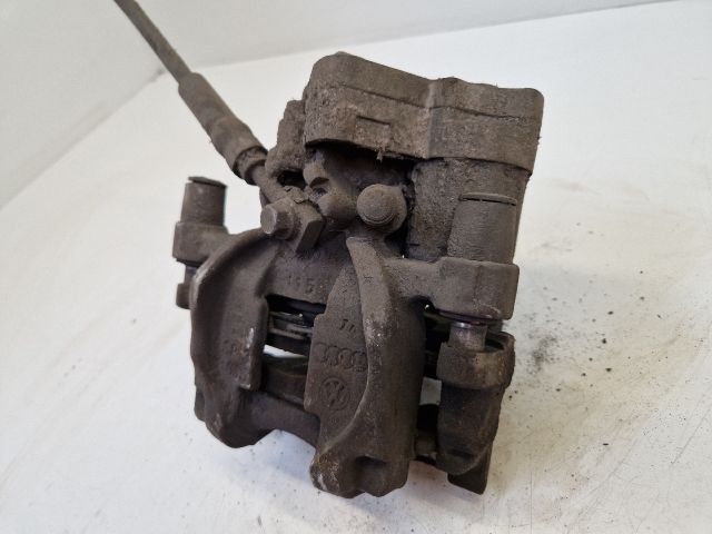 bontott VW GOLF VII Jobb hátsó Féknyereg Munkahengerrel