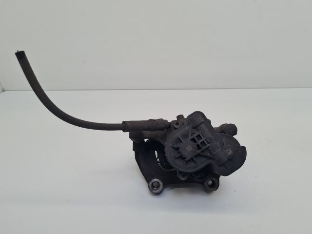 bontott VW GOLF VII Jobb hátsó Féknyereg Munkahengerrel