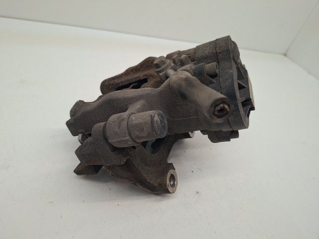 bontott VW GOLF VII Jobb hátsó Féknyereg Munkahengerrel