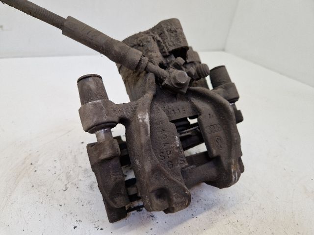 bontott VW GOLF VII Jobb hátsó Féknyereg Munkahengerrel