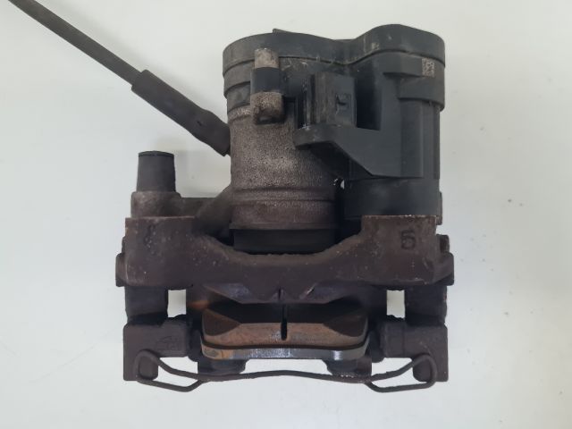 bontott VW GOLF VII Jobb hátsó Féknyereg Munkahengerrel