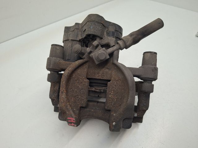 bontott VW GOLF VII Jobb hátsó Féknyereg Munkahengerrel