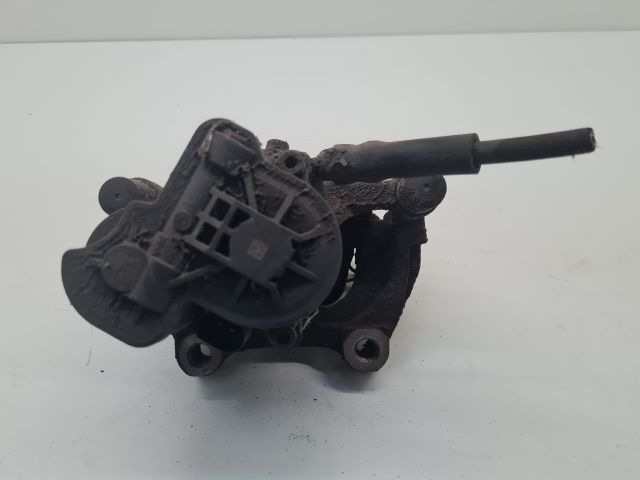 bontott VW GOLF VII Jobb hátsó Féknyereg Munkahengerrel