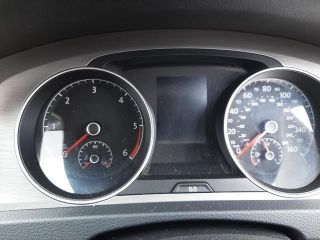 bontott VW GOLF VII Jobb hátsó Rugó