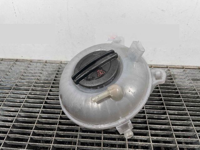 bontott VW GOLF VII Kiegyenlítő Tartály