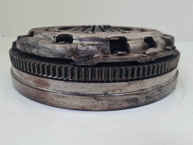 bontott VW GOLF VII Kuplung Szett Lendkerékkel