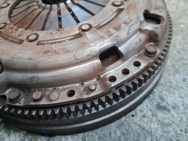 bontott VW GOLF VII Kuplung Szett Lendkerékkel