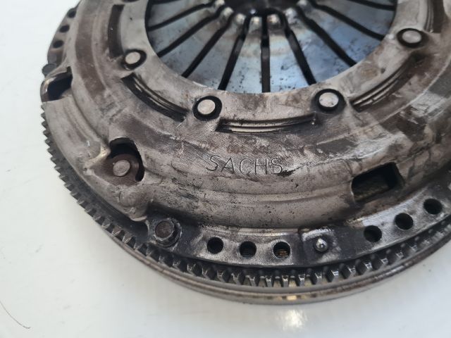 bontott VW GOLF VII Kuplung Szett Lendkerékkel