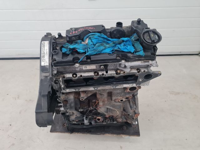 bontott VW GOLF VII Motor (Fűzött blokk hengerfejjel)