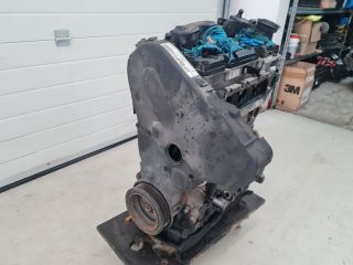 bontott VW GOLF VII Motor (Fűzött blokk hengerfejjel)