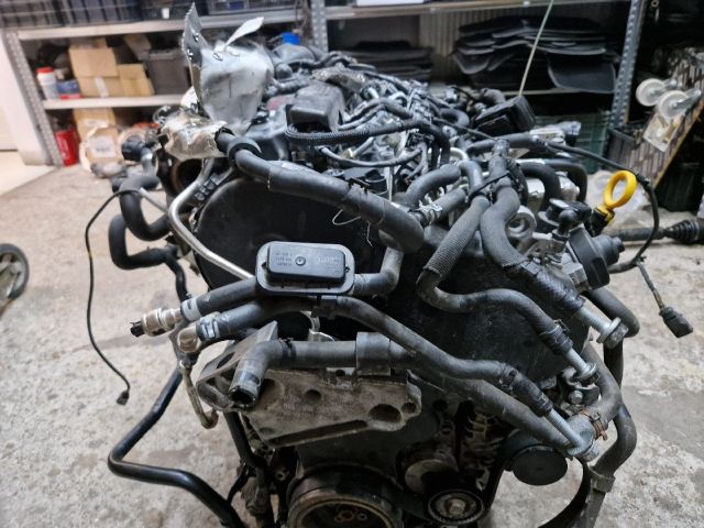 bontott VW GOLF VII Motor (Fűzött blokk hengerfejjel)