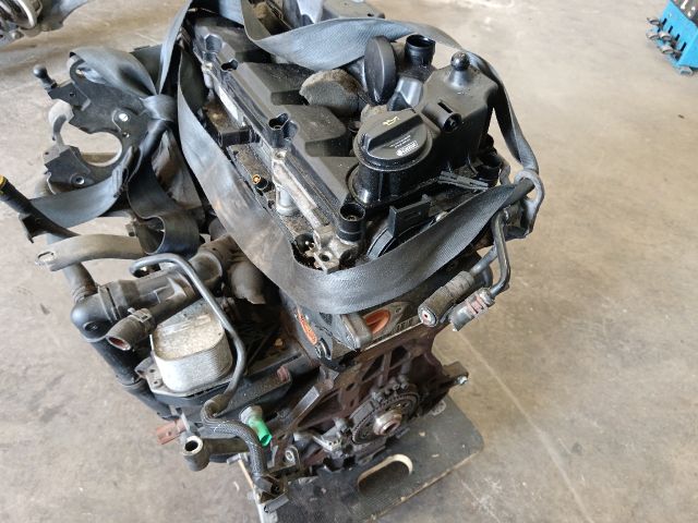 bontott VW GOLF VII Motor (Fűzött blokk hengerfejjel)