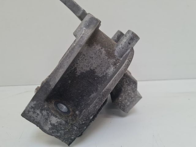 bontott VW GOLF VII Motor Tartó Bak (Fém)