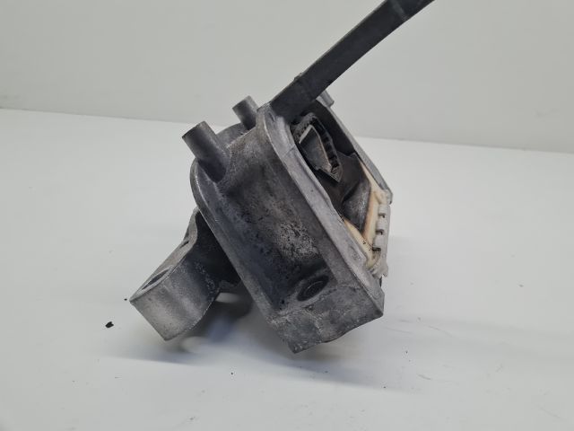 bontott VW GOLF VII Motor Tartó Bak (Fém)