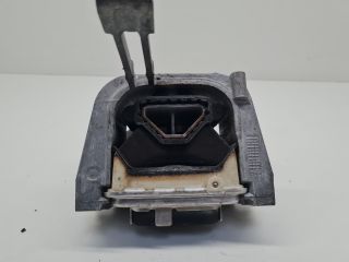 bontott VW GOLF VII Motor Tartó Bak (Fém)