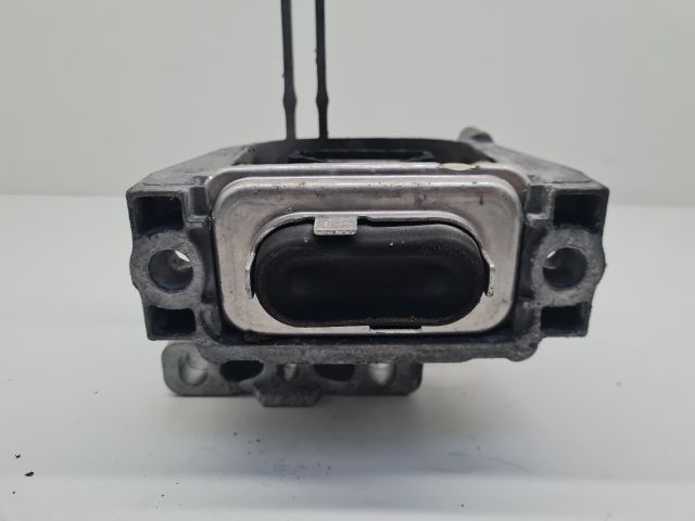 bontott VW GOLF VII Motor Tartó Bak (Fém)