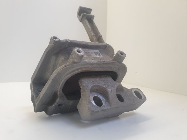 bontott VW GOLF VII Motor Tartó Bak (Fém)