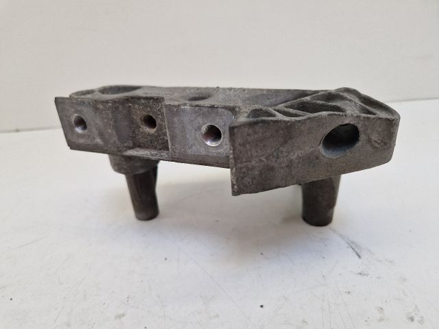 bontott VW GOLF VII Motor Tartó Bak (Fém)