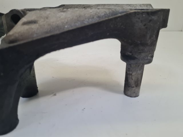 bontott VW GOLF VII Motor Tartó Bak (Fém)