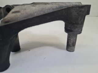 bontott VW GOLF VII Motor Tartó Bak (Fém)