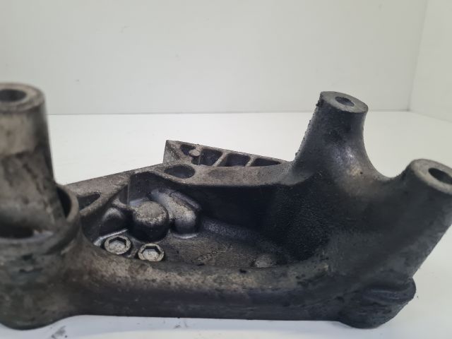 bontott VW GOLF VII Motor Tartó Bak (Fém)