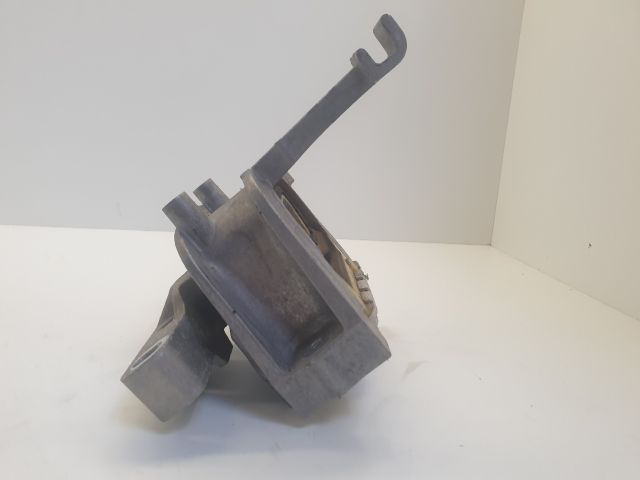 bontott VW GOLF VII Motor Tartó Bak (Fém)