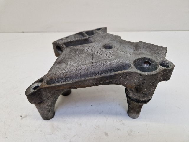 bontott VW GOLF VII Motor Tartó Bak (Fém)