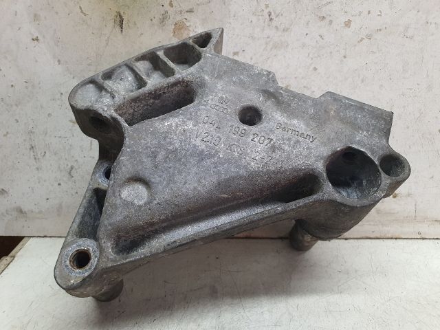 bontott VW GOLF VII Motor Tartó Bak (Fém)