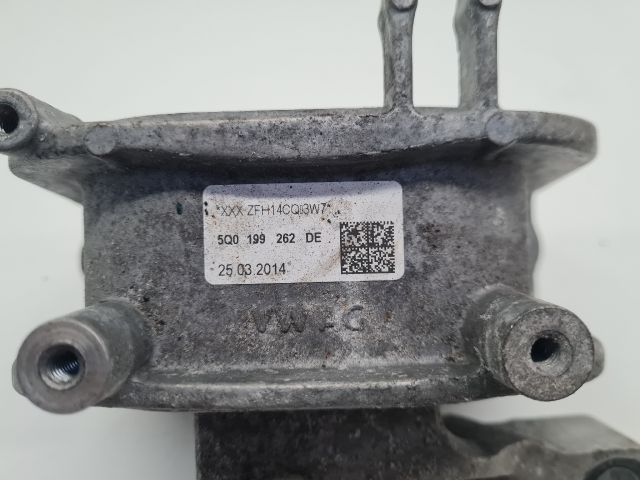 bontott VW GOLF VII Motor Tartó Bak (Fém)