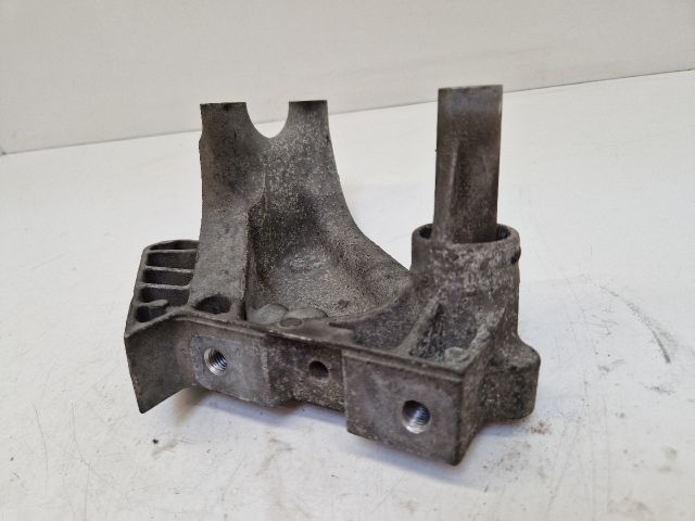 bontott VW GOLF VII Motor Tartó Bak (Fém)