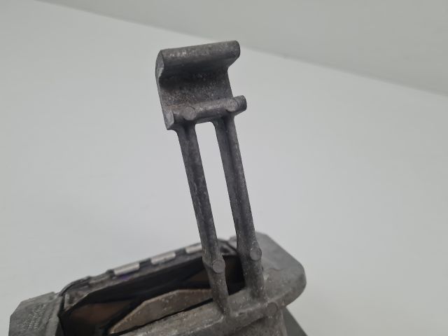 bontott VW GOLF VII Motor Tartó Bak (Fém)