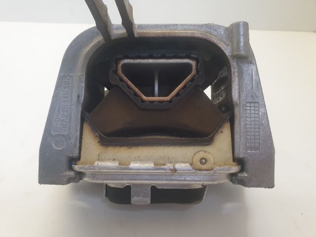 bontott VW GOLF VII Motor Tartó Bak (Fém)