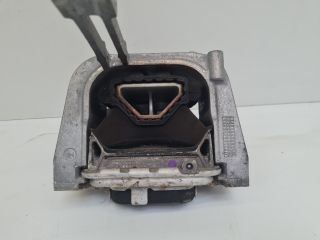 bontott VW GOLF VII Motor Tartó Bak (Fém)