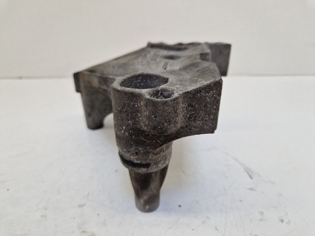 bontott VW GOLF VII Motor Tartó Bak (Fém)