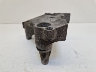 bontott VW GOLF VII Motor Tartó Bak (Fém)