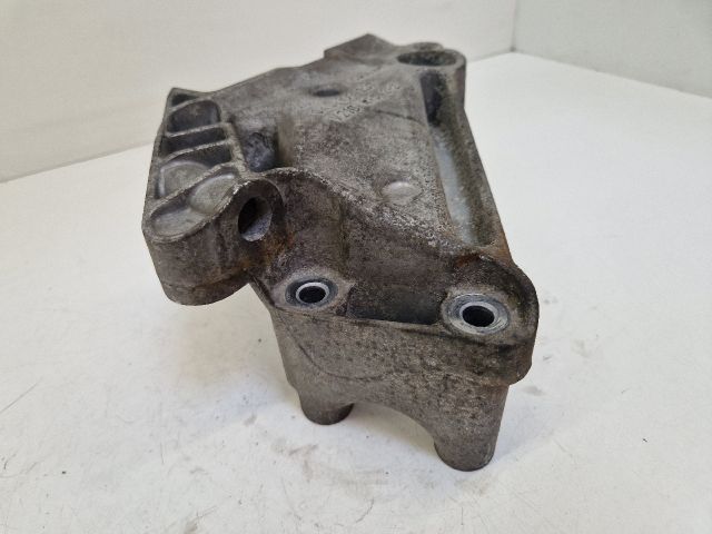 bontott VW GOLF VII Motor Tartó Bak (Fém)