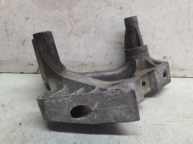 bontott VW GOLF VII Motor Tartó Bak (Fém)