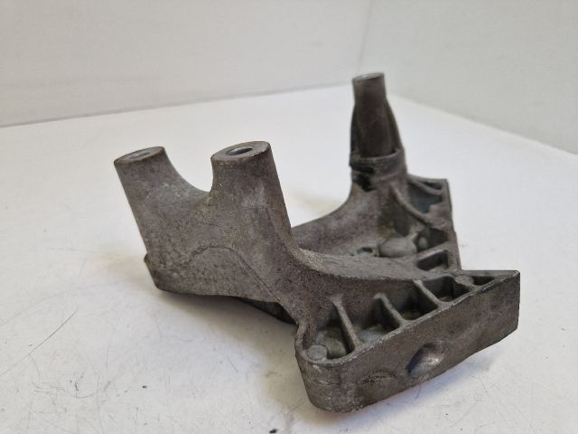 bontott VW GOLF VII Motor Tartó Bak (Fém)