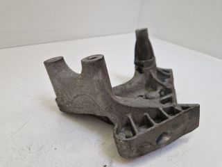 bontott VW GOLF VII Motor Tartó Bak (Fém)