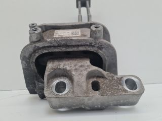 bontott VW GOLF VII Motor Tartó Bak (Fém)