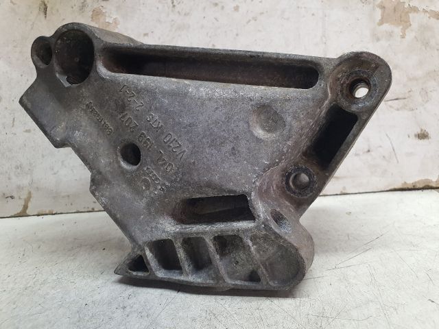 bontott VW GOLF VII Motor Tartó Bak (Fém)