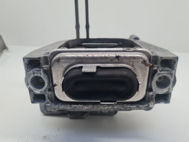 bontott VW GOLF VII Motor Tartó Bak (Fém)