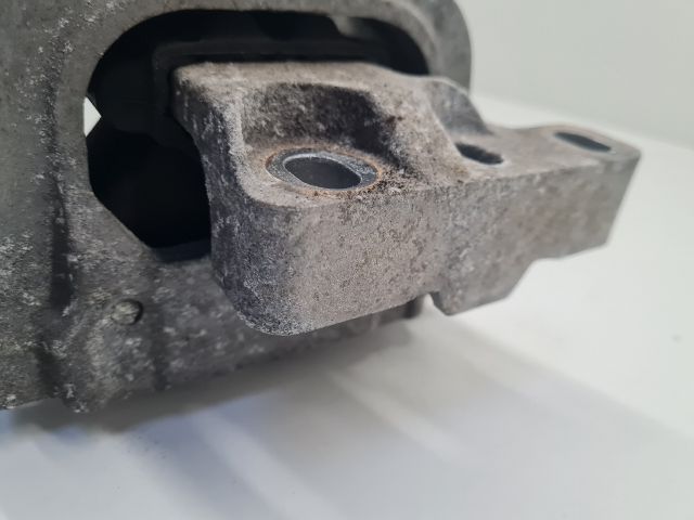 bontott VW GOLF VII Motor Tartó Bak (Fém)