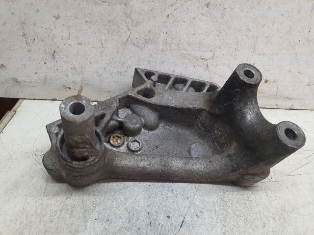 bontott VW GOLF VII Motor Tartó Bak (Fém)